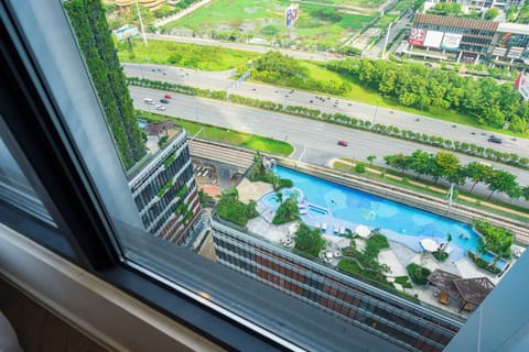 Business Suite, 1 Bedroom, Business Lounge Access, City View | View from room