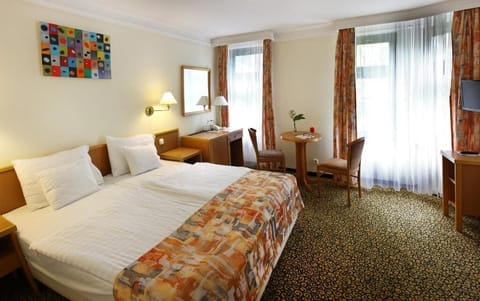 Standard Room, Garden View | In-room safe, free WiFi, bed sheets