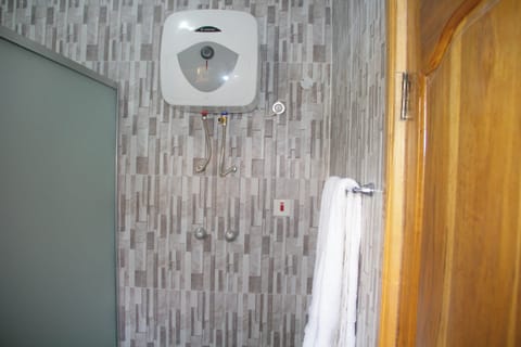 Executive Room, 1 Queen Bed, Accessible, Private Bathroom | Bathroom | Shower, free toiletries, bathrobes, soap