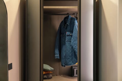 Standard Room, 1 King Bed, Non Smoking, City View | Premium bedding, down comforters, in-room safe, blackout drapes