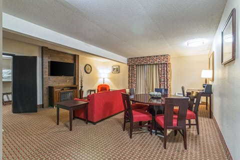 Presidential Suite, 1 King Bed, Non Smoking | Desk, blackout drapes, iron/ironing board, free cribs/infant beds