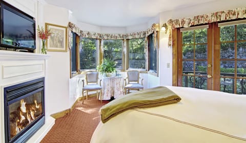 Standard Room, 1 Queen Bed, Accessible | 1 bedroom, hypo-allergenic bedding, pillowtop beds