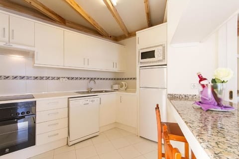 Superior Apartment, 3 Bedrooms, Beach View | Private kitchen | Fridge, microwave, stovetop, electric kettle