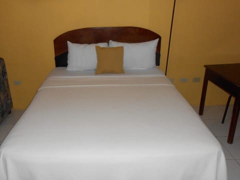 Standard Room | Desk, laptop workspace, iron/ironing board, free WiFi