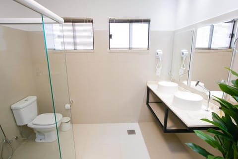 Deluxe Suite | Bathroom