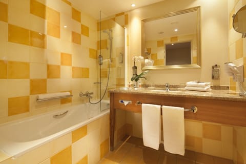 Combined shower/tub, deep soaking tub, designer toiletries, hair dryer