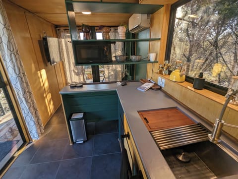 Exclusive Cabin, 1 Double Bed, Balcony, Valley View | Private kitchen | Mini-fridge, stovetop, coffee/tea maker, cookware/dishes/utensils