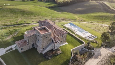 Activities, Amenities, Balcony / Terrace / Patio, Bedroom, Building Exterior, Hot Tub, Main Entrance, Outdoor, Shopping, Spring, Summer, Wellness