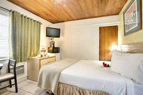 Standard Room, 1 Queen Bed with Sofa bed | Iron/ironing board, free WiFi