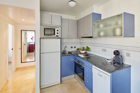 Apartment, 2 Bedrooms, Pool View | Private kitchen | Full-size fridge, microwave, oven, stovetop