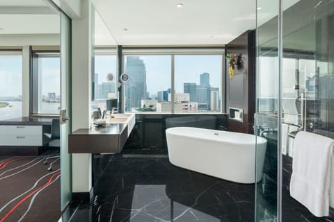 Club Suite, 1 Bedroom, Non Smoking, River View | Bathroom | Separate tub and shower, deep soaking tub, rainfall showerhead