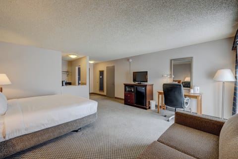 Suite, 1 Bedroom | Individually furnished, desk, soundproofing, iron/ironing board