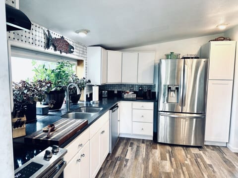 Family House, Ocean View, 2 bedrooms, 1 living room, Pet Friendly | Private kitchen