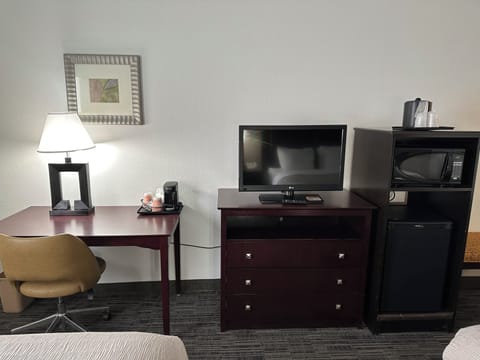 Standard Room, 2 Queen Beds, Non Smoking | Microwave