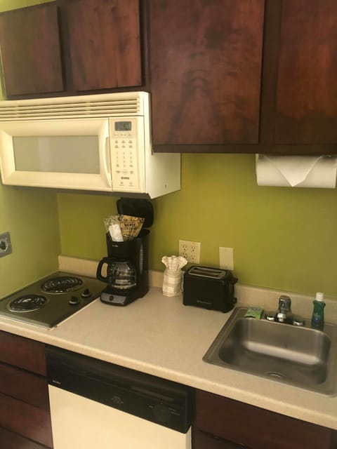 Standard Room, 1 Queen Bed with Sofa bed, Non Smoking | Private kitchenette | Fridge, microwave, stovetop, coffee/tea maker