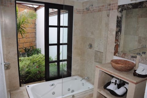 Comfort Single Room, Courtyard View | Bathroom