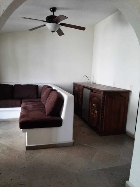 Comfort Single Room, Courtyard View | Living area