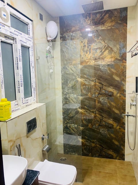 Deluxe Double Room | Bathroom