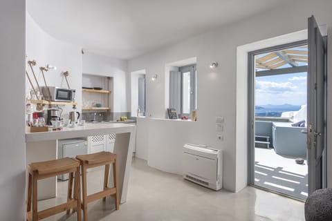 Grand Suite, Hot Tub (Caldera View) | Private kitchen | Fridge, espresso maker, electric kettle