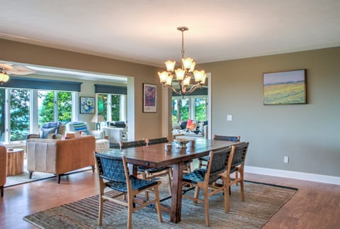 Dining Table with seating for 6