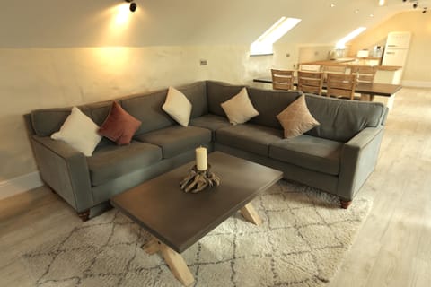 32-inch Smart TV with cable channels, fireplace, heated floors