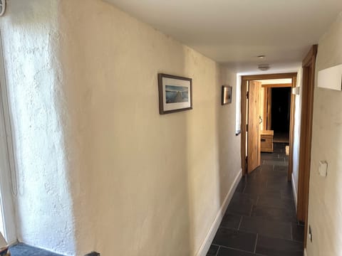 32-inch Smart TV with cable channels, fireplace, heated floors