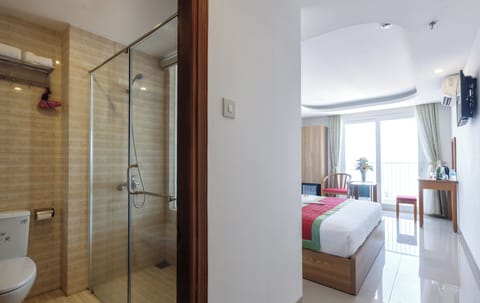 Deluxe Double or Twin Room, City View | Bathroom | Shower, rainfall showerhead, designer toiletries, hair dryer