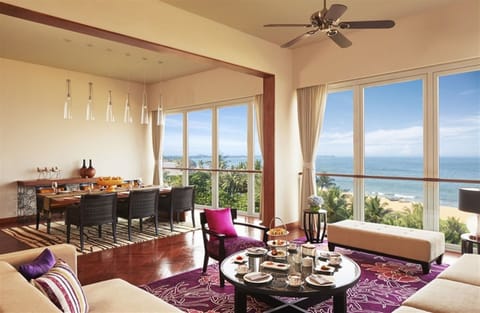 Presidential Suite. | In-room dining