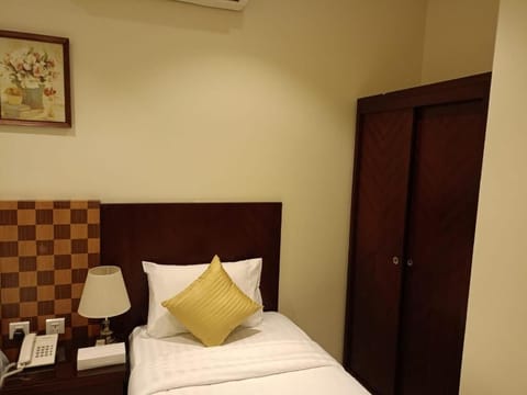 Standard Room, 1 King Bed | Free WiFi