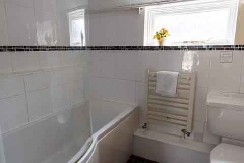 Standard Double Room | Bathroom