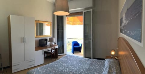 Superior Double Room, Sea View | Minibar, in-room safe, desk, blackout drapes