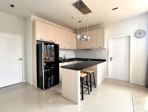 Panoramic mountain view penthouse at Icon Park (13864)