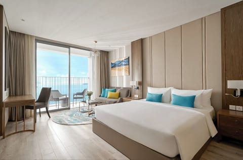Deluxe Double Room, 1 King Bed, Beach View, Beachside | Hypo-allergenic bedding, desk, laptop workspace, soundproofing
