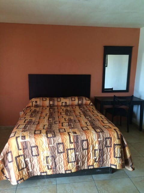 Standard Room, 1 Queen Bed | Free WiFi, bed sheets