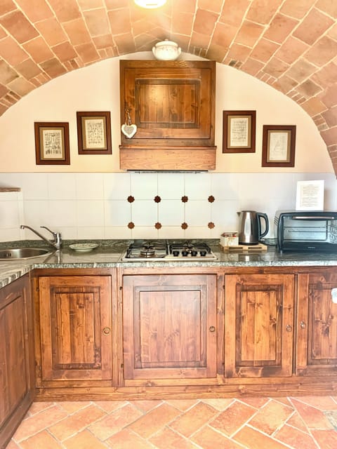 Appartamento ZIRAIA | Private kitchen | Fridge, cookware/dishes/utensils, freezer, paper towels