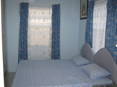 Room, 1 Bedroom | Premium bedding, individually decorated, individually furnished, desk