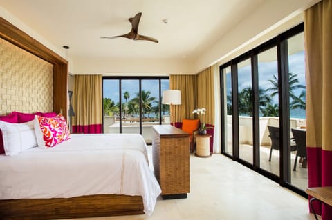 Romance Master Suite Ocean View | Premium bedding, free minibar, in-room safe, desk