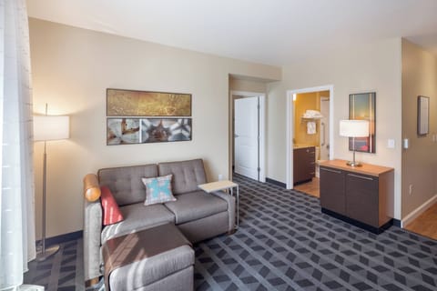 Suite, 1 Bedroom | Living area | Smart TV, Netflix