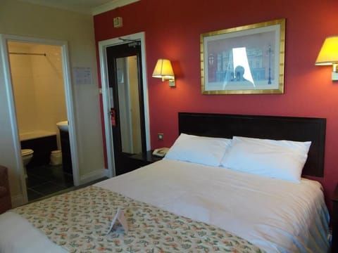 Standard Double Room | Iron/ironing board, free WiFi, bed sheets