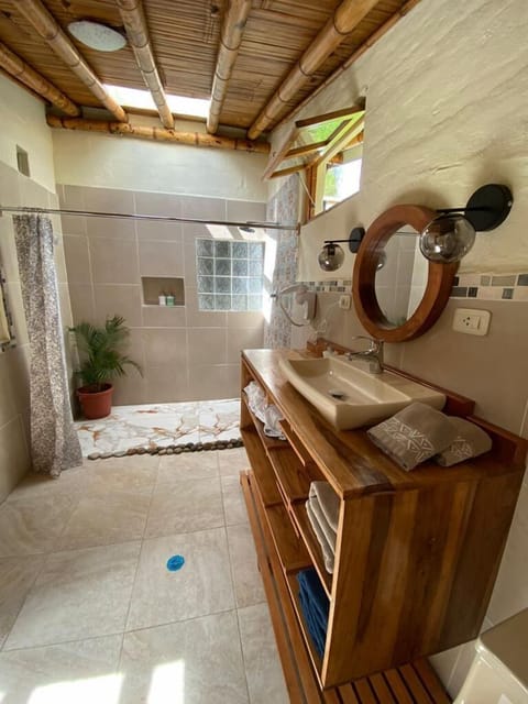 Standard Cabin, 2 Bedrooms | Bathroom | Towels