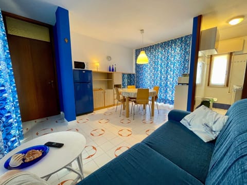 Apartment, 2 Bedrooms, Terrace, City View | Living room