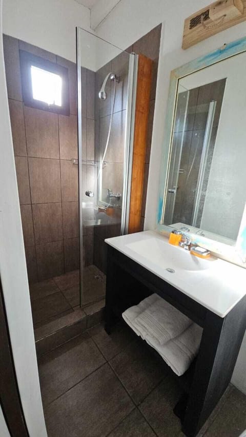 Standard Double or Twin Room | Bathroom | Shower