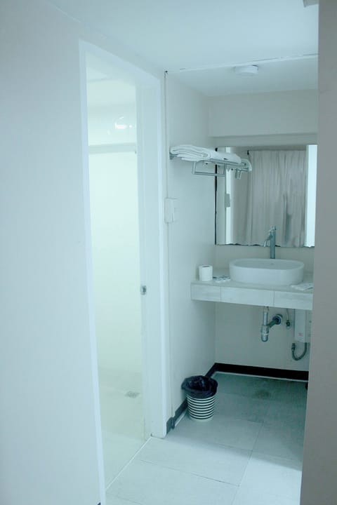 Triple Room, City View | Bathroom | Combined shower/tub, towels, soap, shampoo