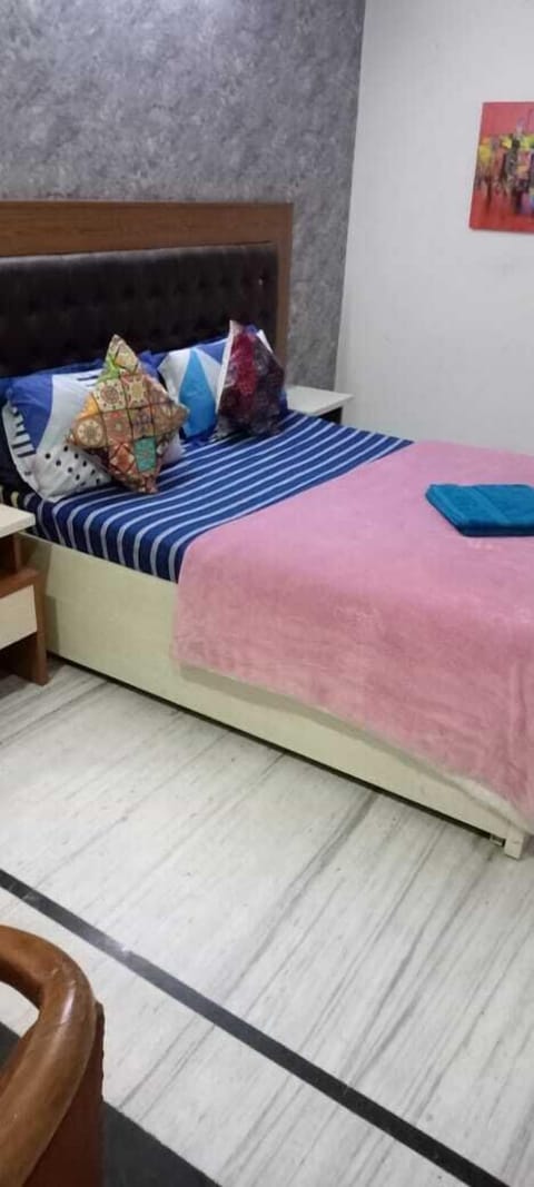 Standard Double Room | Iron/ironing board, free WiFi