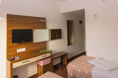 Standard Twin Room, Pool View | Minibar, in-room safe, free WiFi, bed sheets