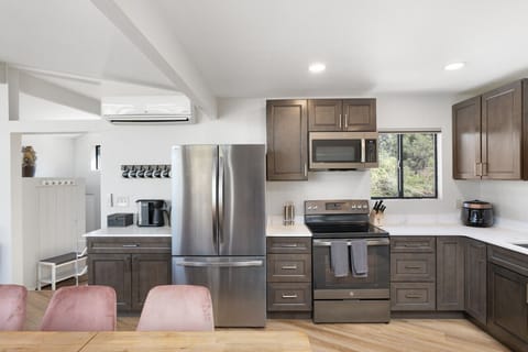 Main House kitchen, cook, gather, enjoy. 🍳☕