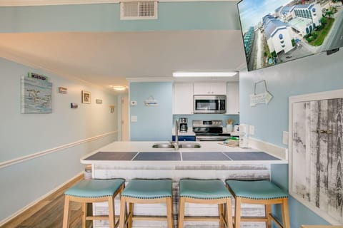 Condo, 1 King Bed with Sofa bed (Sugar Beach 301) | Private kitchen | Oven