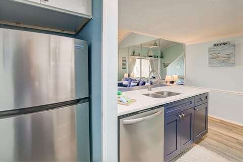 Condo, 1 King Bed with Sofa bed (Sugar Beach 301) | Interior