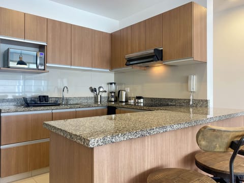 Apartment, 2 Bedrooms (307) | Private kitchen | Fridge, microwave, oven, toaster