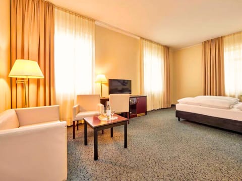 Superior Room | Hypo-allergenic bedding, down comforters, in-room safe, desk